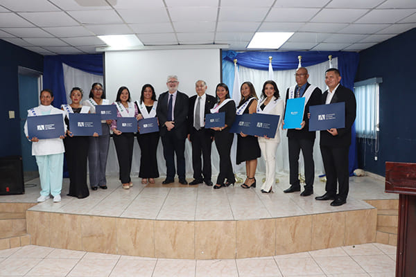 UNIB realiza cerimónia de entrega de diplomas no Chiriquí, Panamá